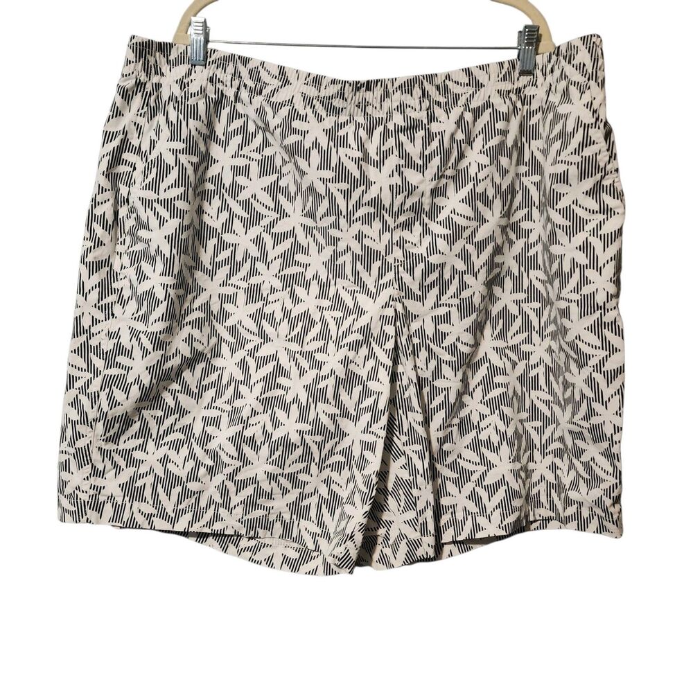 Lands' End Womens Shorts Size 24W Black White Stretch Tropical Floral Pockets